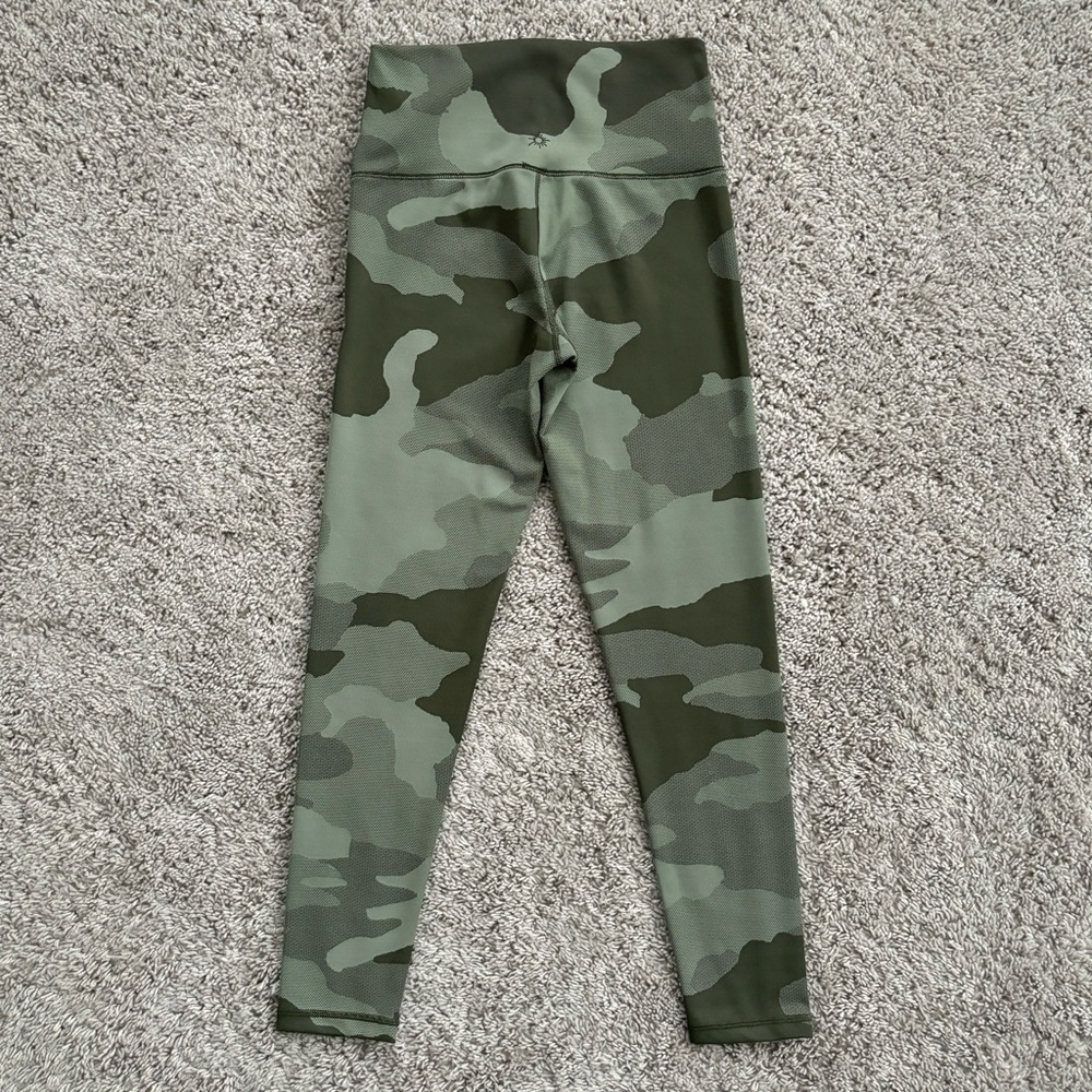 OFFLINE by Aerie Camo High Waisted Legging Olive Fun Green Camo - Picture 4 of 11